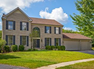 4 Rochester Ct, Algonquin, IL 60102