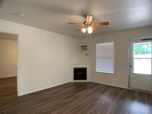 4th image of 2201 W Brooks St Unit 68