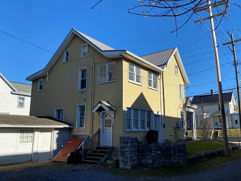 547 S 2nd St — Photo 1