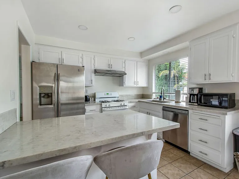 405 Nobel Ave #D — Photo 10