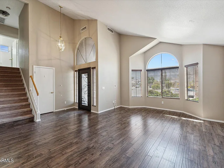 181 S Tiago Dr — Photo 2