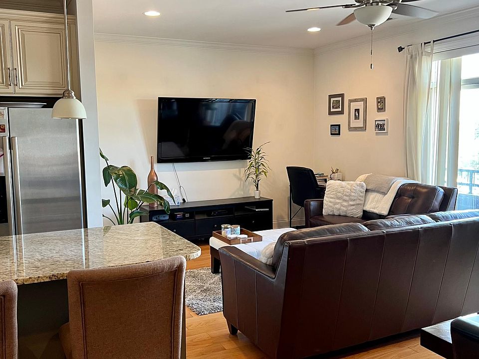 Kitchen / Living Area