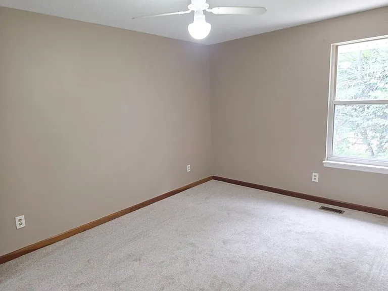 325 Westbrook Dr — Photo 16