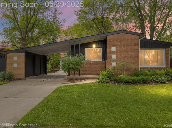 22344 Avalon St, Saint Clair Shores, MI 48080