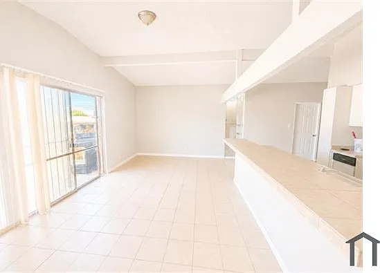5 bed, 1810 sqft, $1,949 — Photo 3