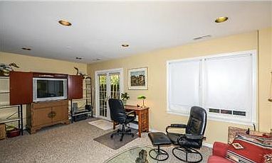 3rd image of 6791 Surreywood Ln