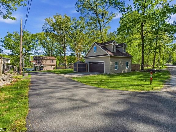 4th image of 931 Plymouth Lake Dr