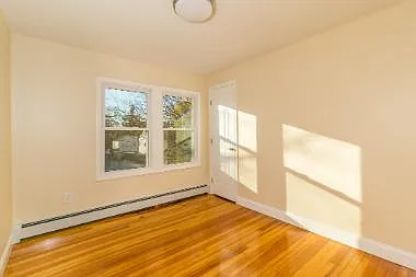 Building Photo - 39 Case Ave #2
