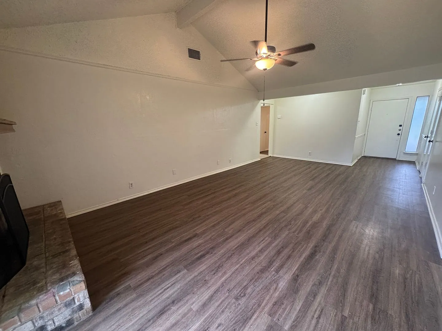 Beautiful Single Story Home in Arlington — Photo 4
