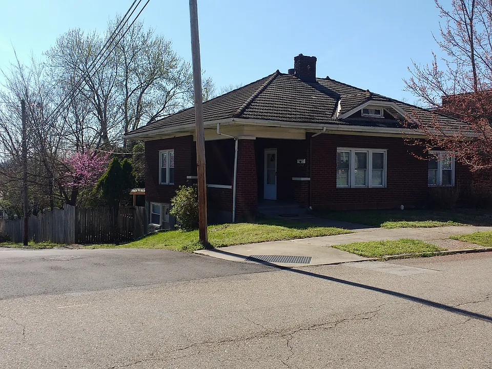 430 E Scott Ave
