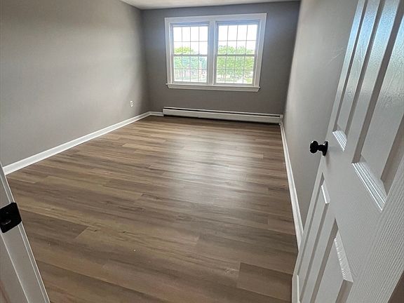 5th image of 18 Woodman Way APT 22