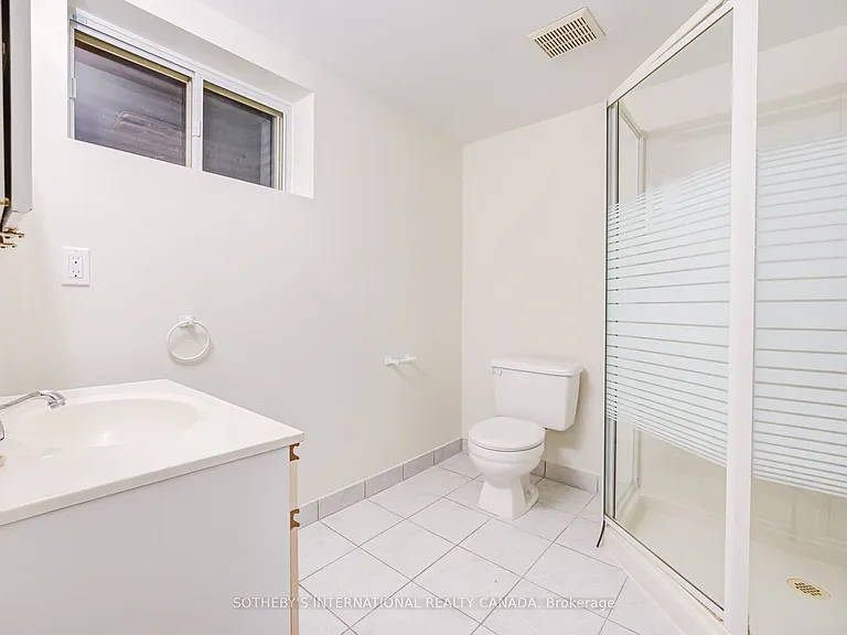 25 Abinger Cres — Photo 37