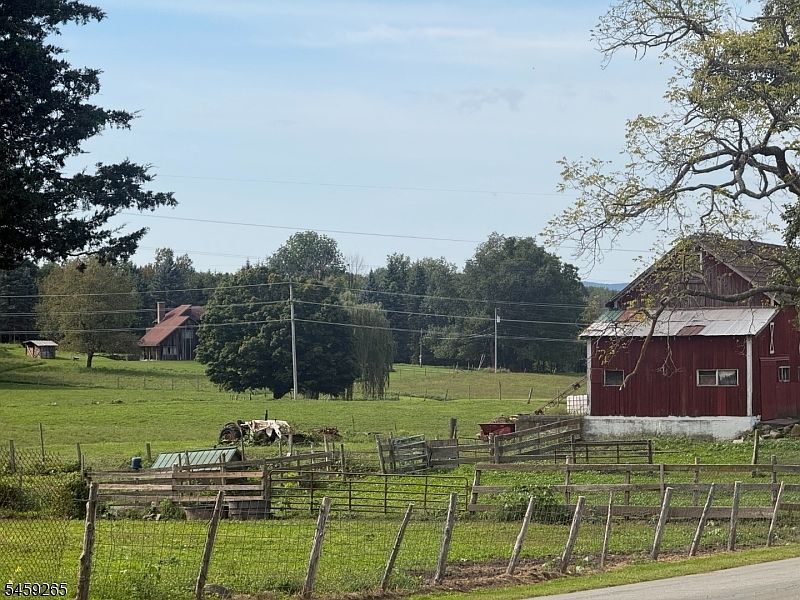 1st image of 52-84 Mountain Rd