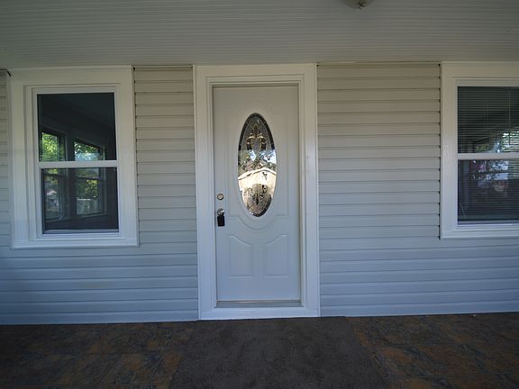 3rd image of 4611 Newton Ave N