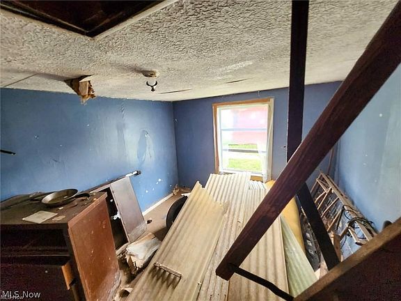2nd image of 209 2nd St