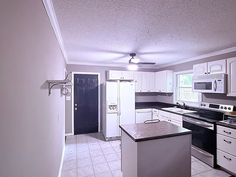 317 Hilltop Circle Ext SW — Photo 7
