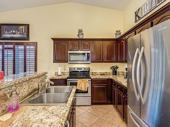 4th image of 10015 W Preston Ln