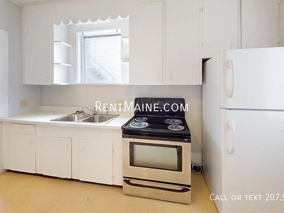 701 Main St N #4