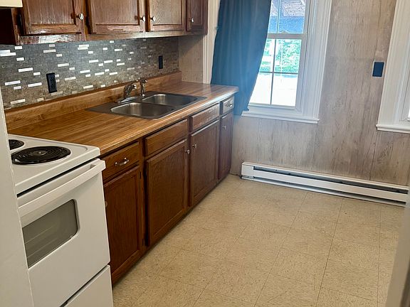 5th image of 120 E 4th St