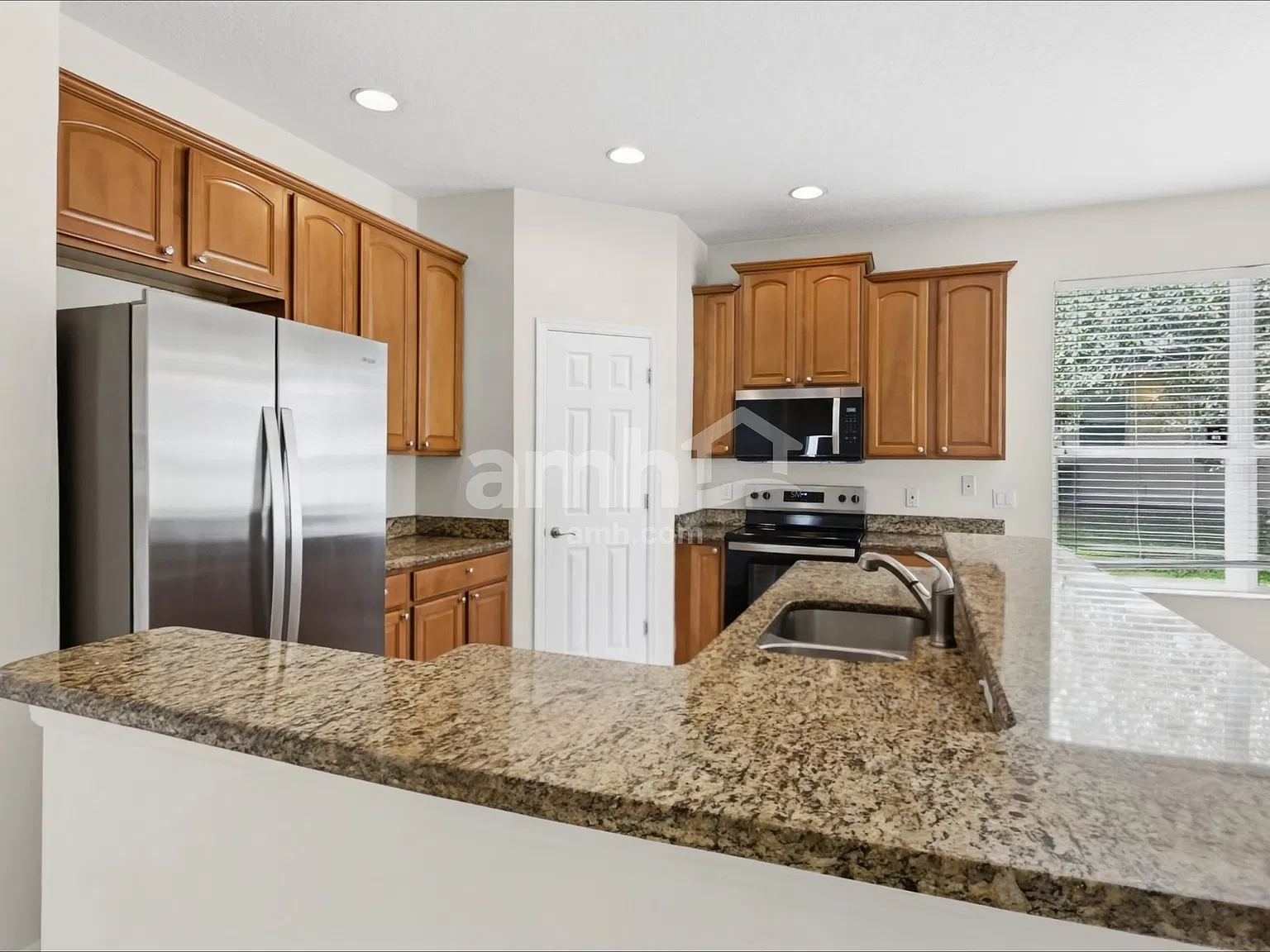 4 bed, 3.0 bath, 2123 sqft, $2,605 — Photo 4