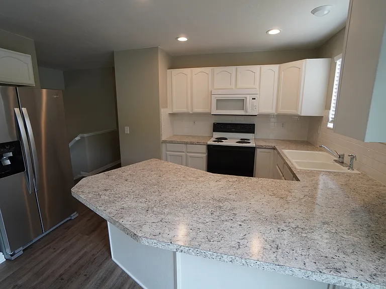 324 E 1100 N — Photo 11