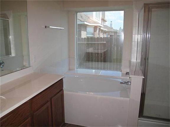 4th image of 4806 Cedar Hill Dr