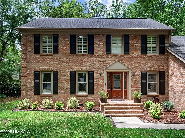 939 Eton Dr — Photo 4