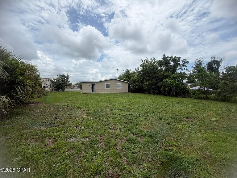 923 School Ave — Photo 22