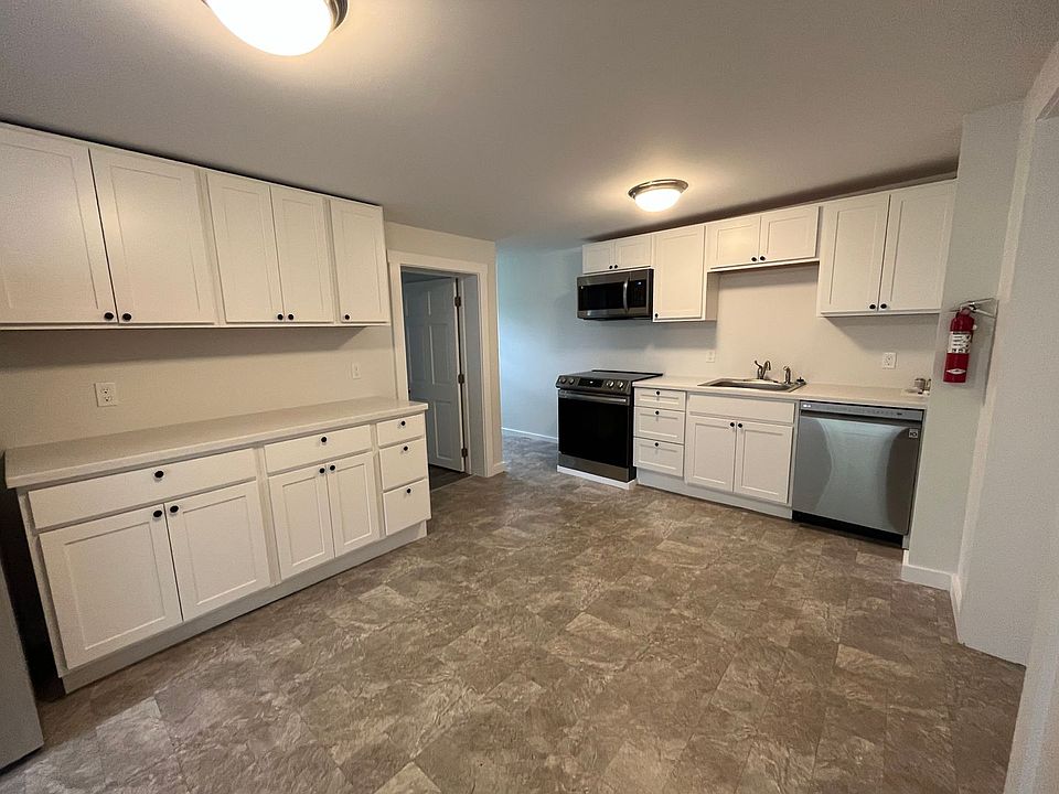 1st image of 105 Winter St APT 3