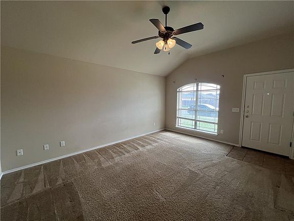 5th image of 4205 Cambridge Dr #B