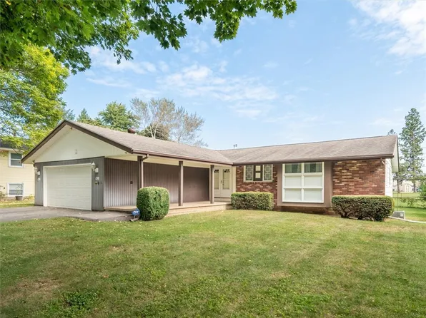 120 Heritage Dr, Rochester, NY 14615