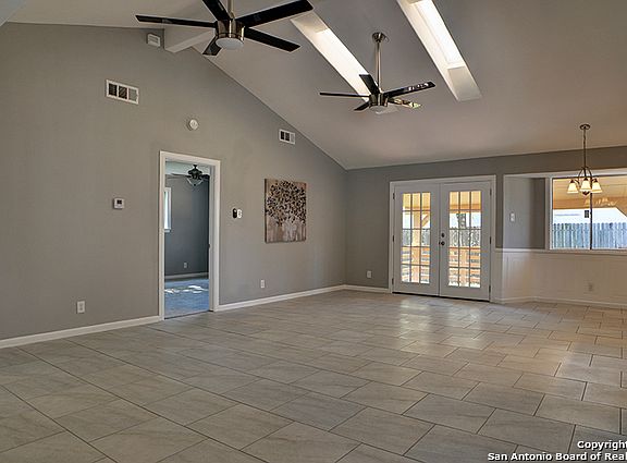 3rd image of 103 Cordoba Cir