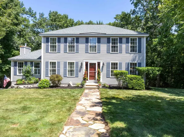 6 Beacon Hill Road, Hooksett, NH 03106