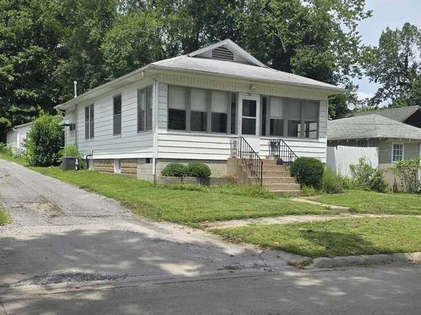 502 W Chestnut St, Carbondale, IL 62901