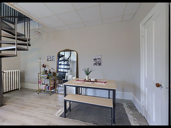 2nd image of 146 E Clay St APT 3