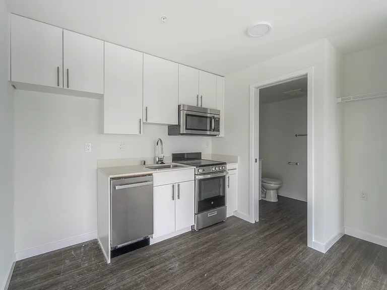 4727 12th Ave NE — Photo 35