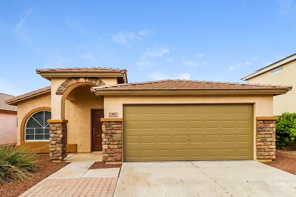 3 bed, 2.0 bath, 1349 sqft, $1,885 — Photo 1