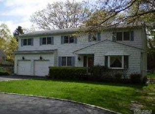 323 Pond Rd, Bohemia, NY 11716