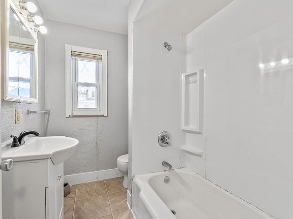 5th image of 220 Hudson Ave APT C