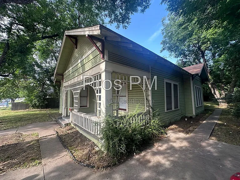912 N Elm St — Photo 18