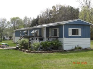 538 E 82nd St, Newaygo, MI 49337
