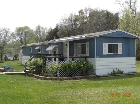 538 E 82nd St, Newaygo, MI 49337