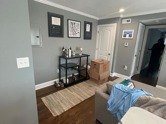 4th image of 333 W 45th St APT 108