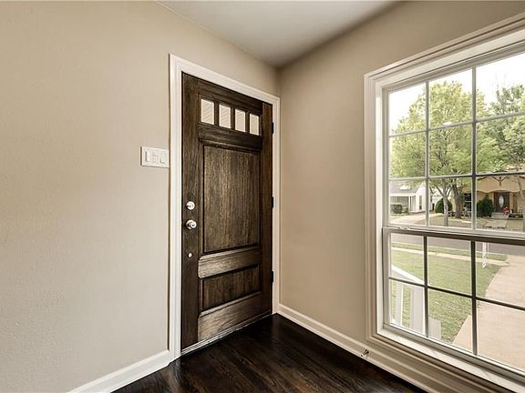 5th image of 2523 Wentworth St