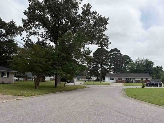 Exterior Neighborhood (street photo)