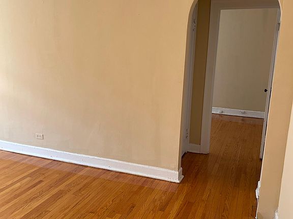 3rd image of 6180 N Wolcott Ave APT 3