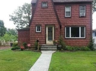 360 Woodland Dr, South Hempstead, NY 11550