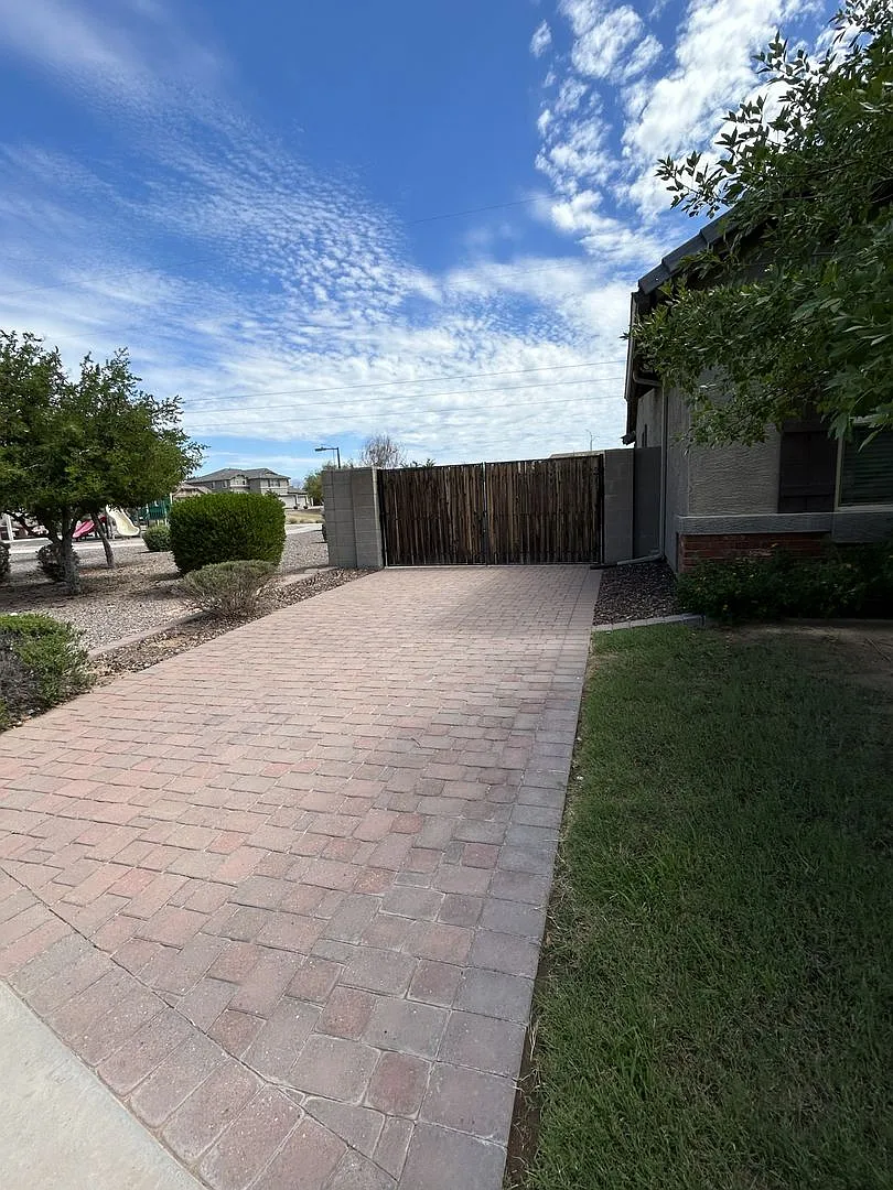 Near Eastmark - 4 Bedroom — Photo 3