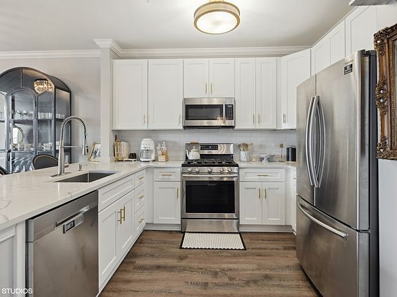 4th image of 935 Burlington Ave Unit 210