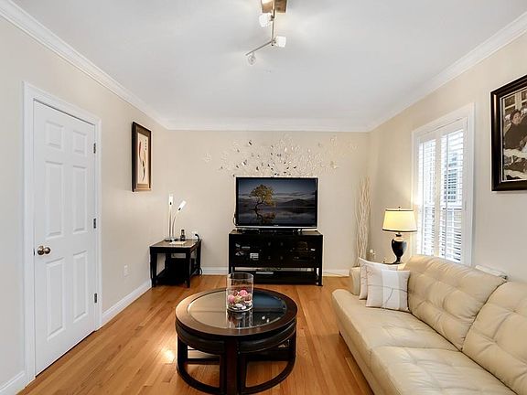 5th image of 750 Willard St Unit 1B